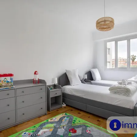 With Air Conditioning Libération