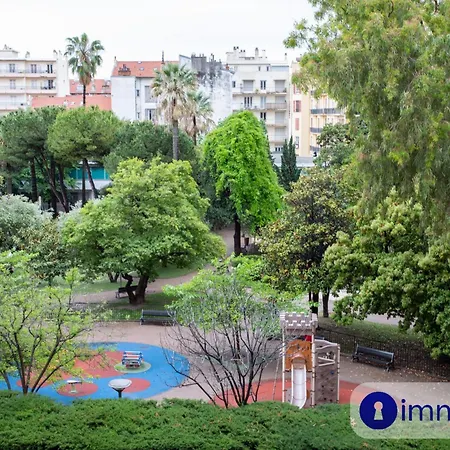 With Air Conditioning Libération *