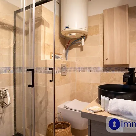 With Air Conditioning Libération